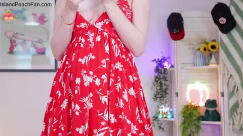 Snapshot of island_peach chatting on 04-18-26, 02:10 Lou Peaches online show from 04-18-26, 02:10