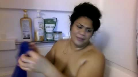 Snapshot of islandfeetsmooches chatting on 09-28-25, 12:38 islandfeetsmooches online show from 09-28-25, 12:38