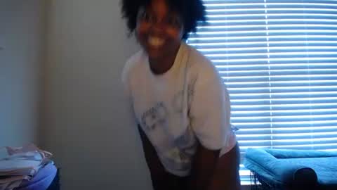 Snapshot of islothonit chatting on 06-23-26, 09:46 Sharice online show from 06-23-26, 09:46