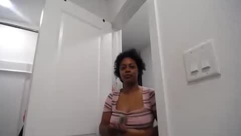 Snapshot of islothonit chatting on 07-06-26, 01:46 Sharice online show from 07-06-26, 01:46