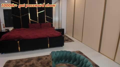 Issy online show from 01-13-26, 06:08