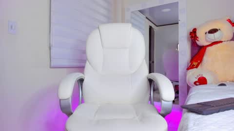 Snapshot of issabellarodriguez chatting on 02-06-25, 09:53 Isa online show from 02-06-25, 09:53