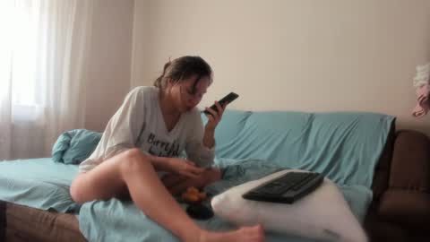 Snapshot of issabelle_69 chatting on 12-19-24, 07:40 Issabelle online show from 12-19-24, 07:40