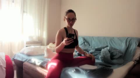 Snapshot of issabelle_69 chatting on 02-26-25, 06:47 Issabelle online show from 02-26-25, 06:47