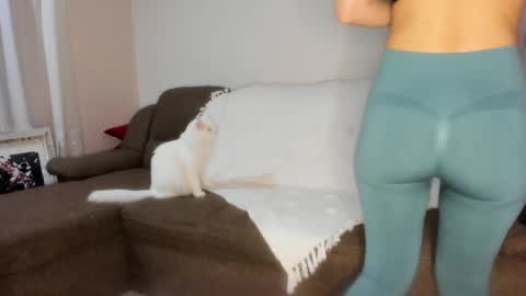 Snapshot of issabelle_69 chatting on 02-28-25, 06:43 Issabelle online show from 02-28-25, 06:43