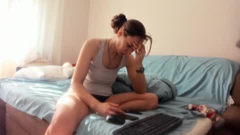 Snapshot of issabelle_69 chatting on 03-10-25, 07:32 Issabelle online show from 03-10-25, 07:32