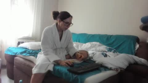 Snapshot of issabelle_69 chatting on 03-12-25, 06:29 Issabelle online show from 03-12-25, 06:29