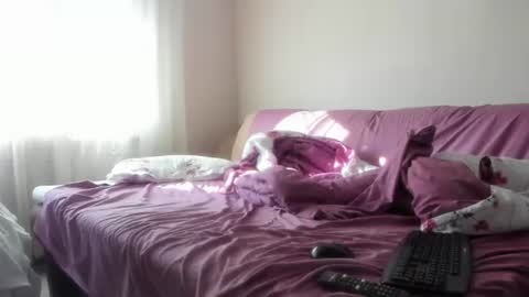 Snapshot of issabelle_69 chatting on 07-18-26, 05:00 Issabelle online show from 07-18-26, 05:00