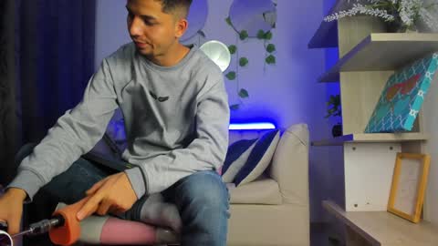 Snapshot of issac_james chatting on 12-21-24, 05:25 Issac online show from 12-21-24, 05:25