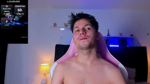 Snapshot of issac_james chatting on 11-18-25, 03:23 Issac online show from 11-18-25, 03:23