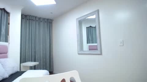 issadorajames online show from 02-08-25, 07:05