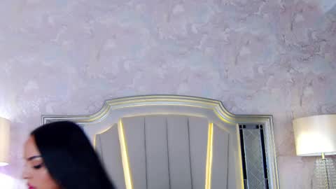 Issadorra online show from 04-16-26, 06:14