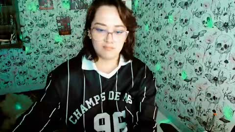 Yiz online show from 05-16-26, 12:18