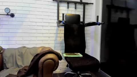 Italo Moore online show from 10-25-25, 11:51