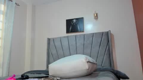 Snapshot of its_canella chatting on 01-08-25, 04:34 canella online show from 01-08-25, 04:34