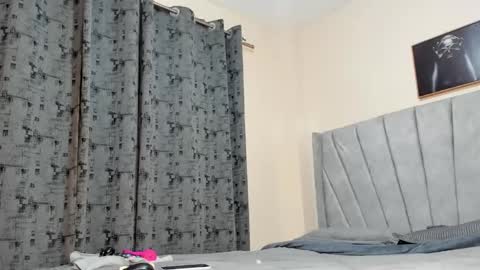 Snapshot of its_canella chatting on 02-20-25, 01:57 canella online show from 02-20-25, 01:57