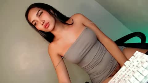 Snapshot of its_me_arabella chatting on 01-06-25, 11:18 Bella online show from 01-06-25, 11:18