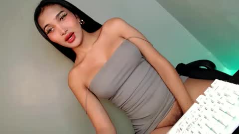 Snapshot of its_me_arabella chatting on 01-07-25, 04:50 Bella online show from 01-07-25, 04:50