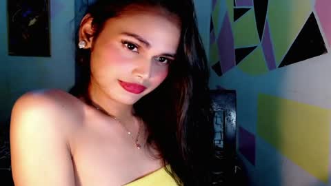 Snapshot of its_mirabel chatting on 05-27-26, 05:04 MIRABEL online show from 05-27-26, 05:04