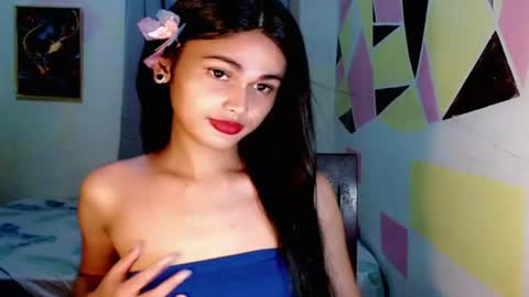 Snapshot of its_mirabel chatting on 06-18-26, 12:55 MIRABEL online show from 06-18-26, 12:55