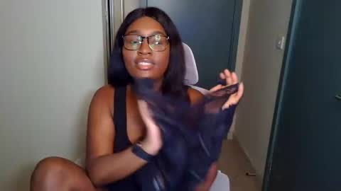 Snapshot of itsanna_b chatting on 07-02-26, 03:23 itsanna_b online show from 07-02-26, 03:23