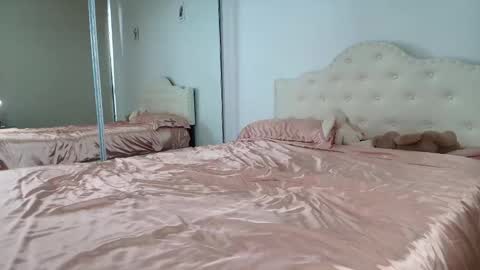 Snapshot of itschanelxx chatting on 12-17-24, 10:43 itschanelxx online show from 12-17-24, 10:43