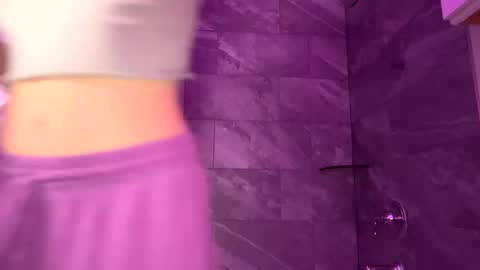 Snapshot of itsdanirose chatting on 06-05-26, 02:18 Danielle Rose online show from 06-05-26, 02:18