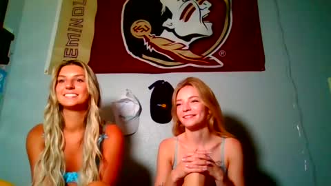 Snapshot of itsdanirose chatting on 06-17-26, 01:08 Danielle Rose online show from 06-17-26, 01:08