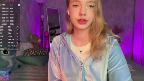 Snapshot of itsevedarkside_ chatting on 05-25-26, 05:57 Eva online show from 05-25-26, 05:57