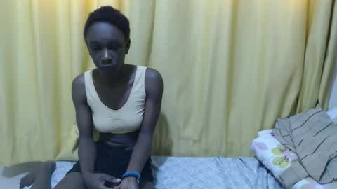 Snapshot of itslaynne chatting on 10-08-25, 10:24 Laynne online show from 10-08-25, 10:24