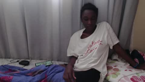 Snapshot of itslaynne chatting on 10-14-25, 11:44 Laynne online show from 10-14-25, 11:44