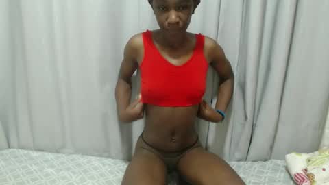 Snapshot of itslaynne chatting on 11-02-25, 04:37 Laynne online show from 11-02-25, 04:37