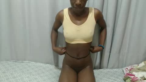 Snapshot of itslaynne chatting on 11-04-25, 07:07 Laynne online show from 11-04-25, 07:07