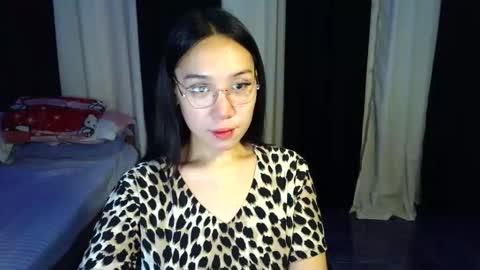 Snapshot of itsmehotqueen chatting on 05-08-26, 11:37 itsmehotqueen online show from 05-08-26, 11:37