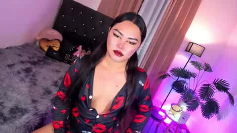 Snapshot of itsmesianaa29 chatting on 07-19-26, 05:49 Siana online show from 07-19-26, 05:49