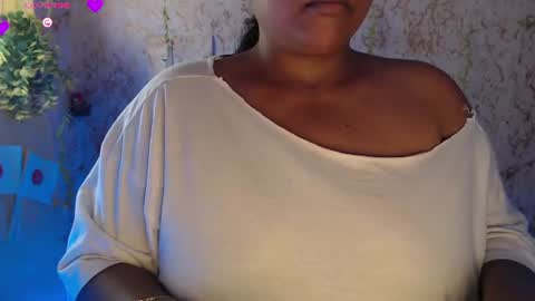 Snapshot of itsmiradesire chatting on 06-15-26, 05:09 Mira online show from 06-15-26, 05:09