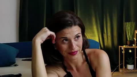 Snapshot of itsscarletxo chatting on 08-06-26, 09:06 ScarlettNoirr online show from 08-06-26, 09:06