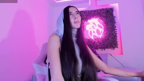 Snapshot of itzel_geneva chatting on 05-31-26, 05:42 Itzel online show from 05-31-26, 05:42