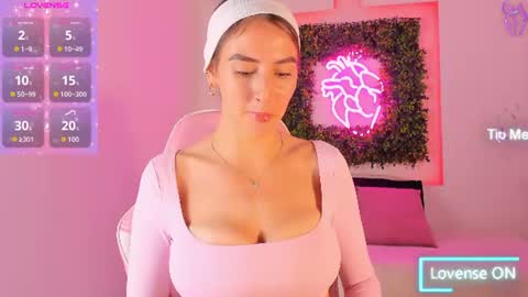 Snapshot of itzel_geneva chatting on 06-12-26, 01:54 Itzel online show from 06-12-26, 01:54