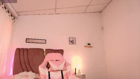 Snapshot of itzel_geneva chatting on 06-16-26, 03:25 Itzel online show from 06-16-26, 03:25