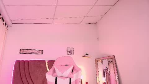 Snapshot of itzel_geneva chatting on 06-24-26, 07:35 Itzel online show from 06-24-26, 07:35