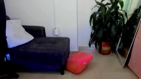 ivanna_essis online show from 10-23-25, 02:33