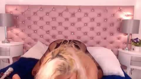 Snapshot of ivonnybon chatting on 01-08-26, 03:31 IvonnyBon online show from 01-08-26, 03:31