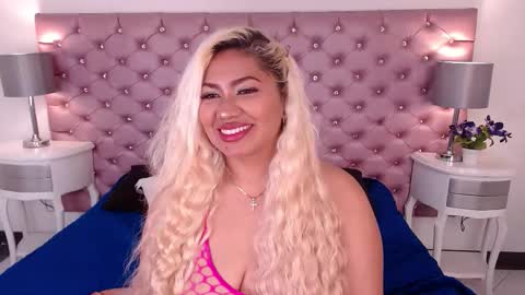 Snapshot of ivonnybon chatting on 02-13-26, 03:35 IvonnyBon online show from 02-13-26, 03:35