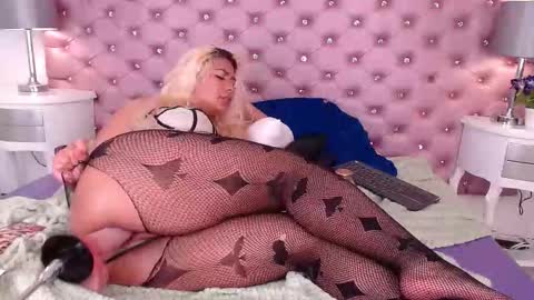 Snapshot of ivonnybon chatting on 02-15-26, 07:51 IvonnyBon online show from 02-15-26, 07:51