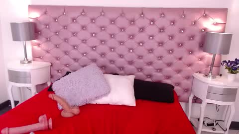 Snapshot of ivonnybon chatting on 02-24-26, 03:26 IvonnyBon online show from 02-24-26, 03:26