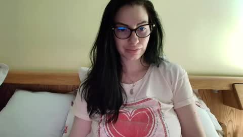 Snapshot of ivoryorchid chatting on 12-30-24, 04:08 Ivory online show from 12-30-24, 04:08