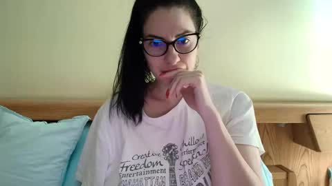 Snapshot of ivoryorchid chatting on 01-04-25, 07:23 Ivory online show from 01-04-25, 07:23