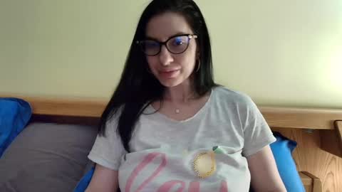 Snapshot of ivoryorchid chatting on 01-10-25, 05:13 Ivory online show from 01-10-25, 05:13