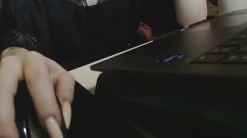 Snapshot of ivy_dean_ chatting on 02-04-25, 01:23 Ivy online show from 02-04-25, 01:23